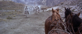 - Wake up, you. There are troops coming.
- Blue or grey?
- They're grey, like us. Let's say hello to them, then get going. Hurrah! Hurrah for the Confederacy! Hurrah! Down with General Grant! Hurrah for General... What's his name?
- Lee.
- Lee! God is with us because he hates the Yanks, too! Hurrah!
- God's not on our side, cos he hates idiots also.
