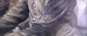 - Wake up, you. There are troops coming.
- Blue or grey?
- They're grey, like us. Let's say hello to them, then get going. Hurrah! Hurrah for the Confederacy! Hurrah! Down with General Grant! Hurrah for General... What's his name?
- Lee.
- Lee! God is with us because he hates the Yanks, too! Hurrah!
- God's not on our side, cos he hates idiots also.
