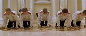 - This is not a military school, it's a zoo! Either you made the stork, either we make the crab. It stinks this wax! «Wax surprise. Laughs guaranteed».
- Sure we laugh!