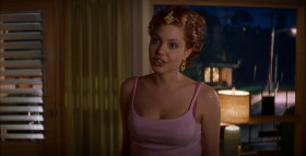 - That's the ugliest cat I've ever seen.
- She's an angel.
- She only has one eye.
- Yeah, but it's her good one.