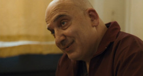 - How many kids have you got?
- I don't know. Three.
- There's a lot you don't know, you fucking jaffa.