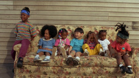 - Now, children. What do you say when you meet a nice man?
- [Together] Are you my daddy? 