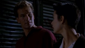 - Do you love me, Sam?
- What do you think?
- Why don't you ever say it?
- What do you mean? I say it all the time.
- You say «ditto». That's not the same.
- People say «l love you» all the time, and it doesn't mean anything.
- Sometimes you need to hear it. I need to hear it.