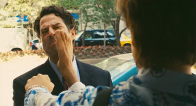 - Was that your feet?
- Yes, it's the feet. The feet uppercut. Here comes the double foot. This is good. Smell it, smell it, smell it. Now take it.