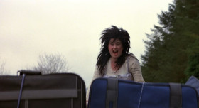 - There's a lady on the luggage rack!
- I'm not a lady! I'm a banshee!
- There's a banshee on the luggage rack!