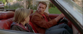- You think you're funny, don't you?
- I know I am. I'm the famous comedian, Arnold Braunschweiger.
- Schwarzenegger.
- Gesundheit.
