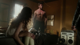 - Hey, what's going on?
- Gwen, get dressed.
- Who the hell are you?
- Hey, I don't know what's going on. You're supposed to be guarding the boss's daughter, not screwing her.
- Well, I didn't sleep with her.
- No?
- No. I mean, yes, I slept with her many times.
- Jimmy!
- That wasn't me. That was the old me. I just got here 20 seconds ago.
- Really? Then what happened to your clothes?
- My... Oh. Would you believe me if I told you I was sent here from the future?
- Get out of here, sweetheart. Yeah. We're gonna take care of this comedian.
- No, you're not. You're gonna give me the keys to your car and some money for gas... or you're gonna wake up in the hospital. Trust me, I know how these things play out.
- Oh. Because you're from the future?
- No. Because of these.
- What the hell?
- God damn it!... Peaceful thoughts.