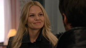- Never thought I'd see one of those.
- It's called a baby.
- No, Swan. A smile.