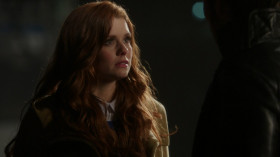 - How am I supposed to trust a man who no longer believes in love?
- I still do.
- Then swear to me on it. This woman that broke your heart... do you still love her?
- Yes.
- Then swear to me on her name.
- I swear on Emma Swan.