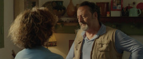 - No one offered to help. You saw that?
- Tell me, is this what you call making an effort?
- You found them polite?
- They needed a granddad, we got that.
- What do they look like? Léa, with that turban, the Bin Laden look? And Adrien, doing everything in slow-motion?
- Have you forgotten?
- What?
- Your youth!
- We had flowers in our hair, not nails in our eyebrows!
- They're called piercings.
- She looks stapled together. Don't let her near a metal detector, she'll wind up pinned down by the cops.