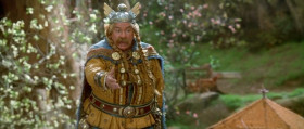 - Asterix, Obelix, give him the tax for Caesar.
- What is that?
- What the Roman soldiers abandon in the battlefield, Every time that we face them.
- That don't bothers to run.
- In a blacksmith, the price for metal, you can get a good bargain.
- It would also be an interest to an antique dealer. With this helmet a oil lamp can be made.
- And this armor can be use as mold to make cookies.
