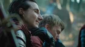- So, why's a nice girl on her own heading to King's Landing?
- I'm going to kill the queen.