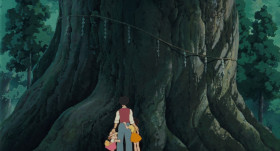 What a beautiful tree. Τhis tree must haνe stood here for years and years. Τrees and people used to be good friends.
