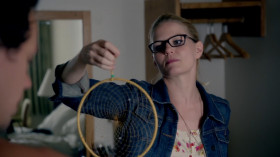 - Oh, look. The Granola family left this.
- What is that?
- It's a native American dream catcher. It's supposed to keep all the nightmares out and only let the good dreams in to protect your home.
- It's flypaper for nightmares?
- Mm-hmm.
- Let's keep it.
- Yeah? Hang it where, the car?