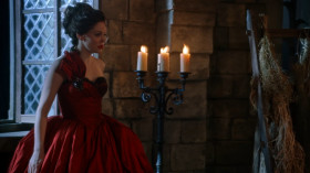 - Who are you?
- Who are you?
- Cora.
- Not a very pretty name, is it? Sounds like something breaking.