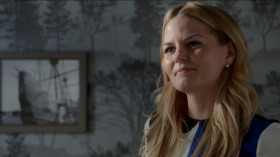 - Oh. Henry, this is David and Mary Margaret.
- Are you helping my mom with the case? Or are they the ones who jumped bail?
- Oh, no, they are... they're just... old friends.
- Friends? From where?
- Phoenix.
- Here.
- Well, Phoenix... and then... here.
- But I thought you were only in Phoenix for... being in that place.
- Right. We were cell mates.
- Really? What were you in for?
- Banditry. People make mistakes. The important thing is... to find a way to keep moving on.