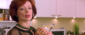 - Mother, what is this?
- Oh, the girls and I are having a lip party later. You can join us if you like. David takes fat out of our butts and injects it into our lips.
- That gives a whole new meaning to «talking outta your ass».