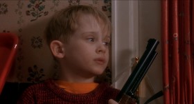 - Merry Christmas, little fella! We know that you're in there, and that you're all alone.
- Yeah, come on, kid. Open up. It's Santy Claus and his elf!
- We're not gonna hurt you!
- No, no. Got some nice presents for you!
- Be a good little fella now and open the door!