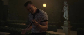 - Do you miss your fingers, Lloyd?
- Still getting used to it 