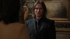 – I want a baby. Will you help me, Mr. Gold?
– I'm flattered, but I guess I passed.
– That's not what we're talking about! 