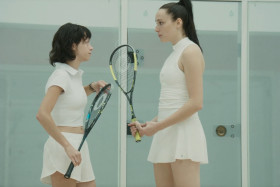 - Don't be scared. When it's coming, hit it before it drops. And hold your racket up high. Okay, I'm sending it. Go on!
- Seriously, I suck at this. You'd have more fun alone.
- I'm not alone, I'm with you and it's nice.