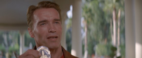 - Take off your sunglasses.
- Who's asking?
- The tin man.