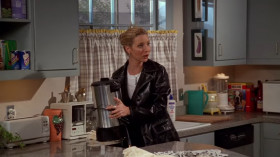 - Look what we almost left!
- That's not mine.
- Look what we almost took!