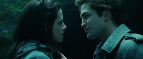 — And so the lion fell in love with the lamb.
— What a stupid lamb...
— What a sick, masochistic lion.